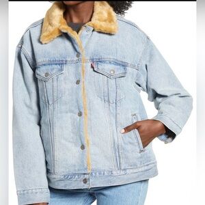 LIKE NEW LEVI’S OVERSIZED REVERSIBLE FAUX- FUR DENIM TRUCKER JACKET Quilted Warm